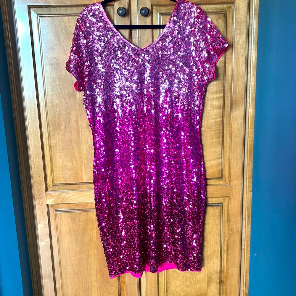 Beautiful pink sequin sparkly dress. Size XXL. NWT